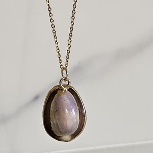 Elegant Vintage Gold & Purple Hues Shell Pendant Necklace
